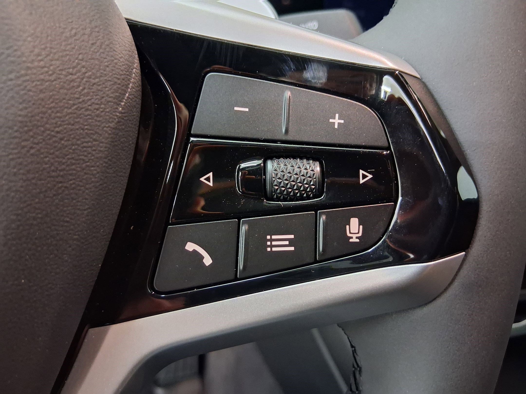 New 2026 BMW 330i Sedan w/ Convenience Package image 23