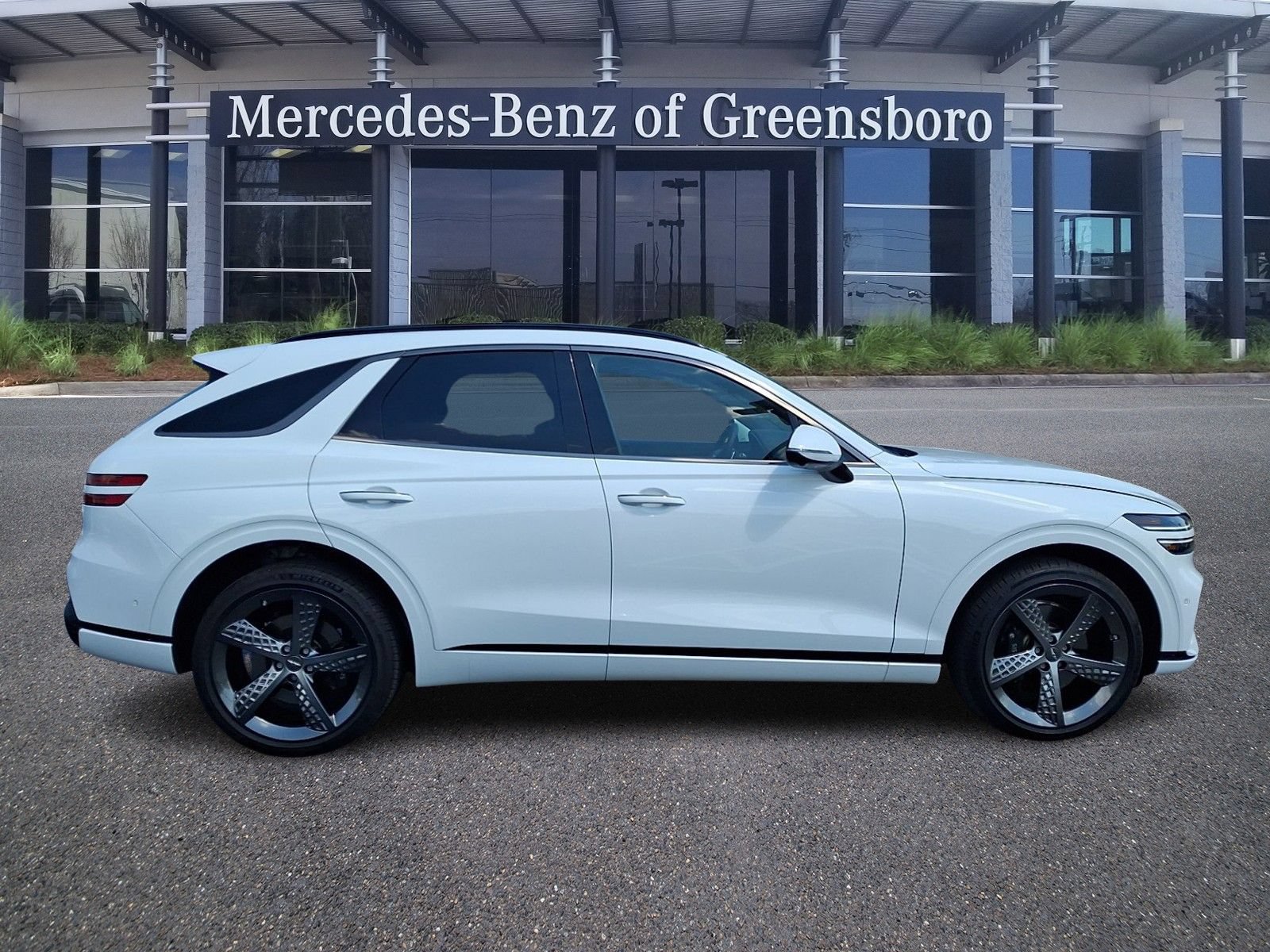 Used 2024 Genesis GV70 2.5T w/ Sport Prestige Package AWD/4WD image 7