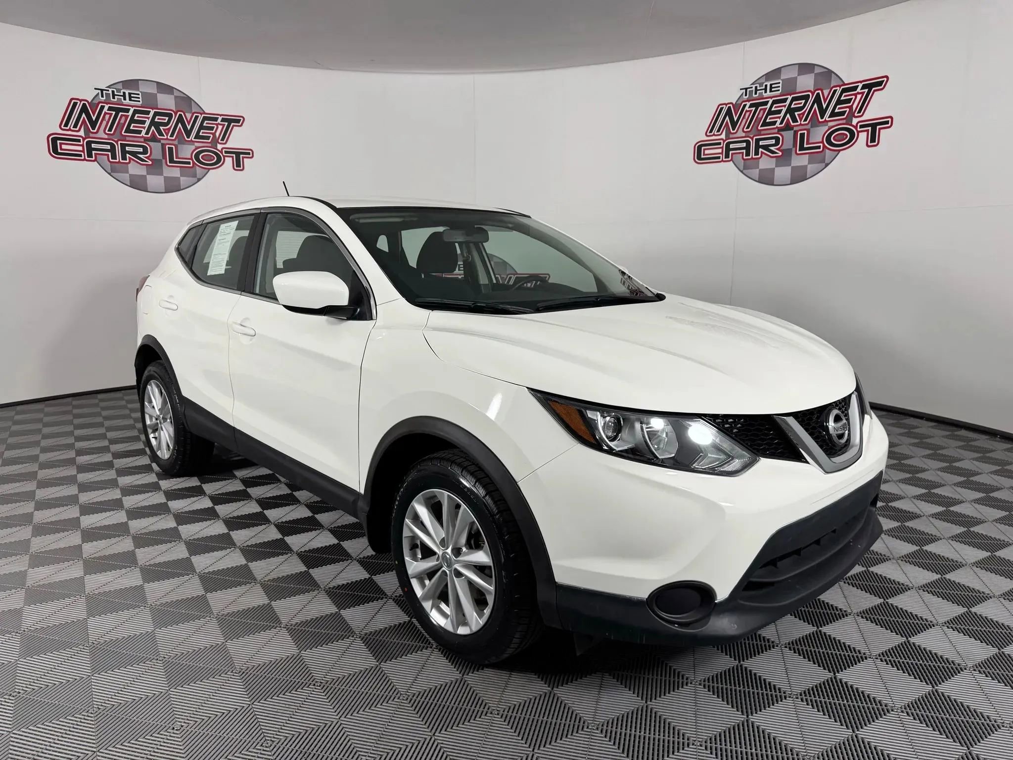 Used 2018 Nissan Rogue Sport S w/ S Appearance Package image 9