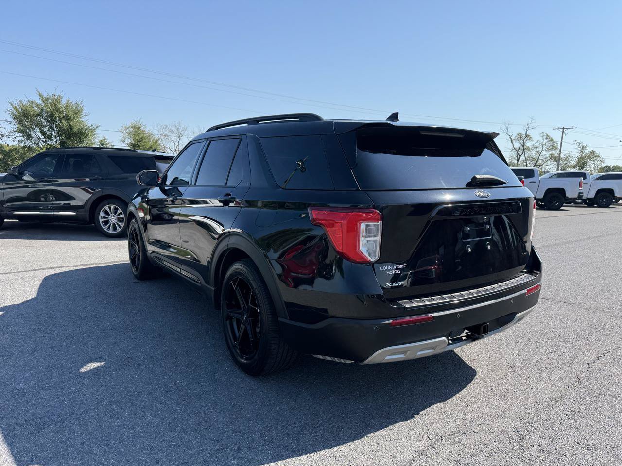 Used 2021 Ford Explorer XLT w/ Equipment Group 202A RWD image 4