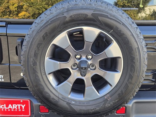 Used 2018 Jeep Wrangler Unlimited Sahara image 14