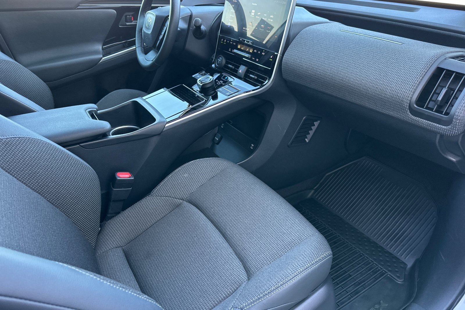 Used 2023 Toyota bZ4X XLE w/ Weather Package image 15