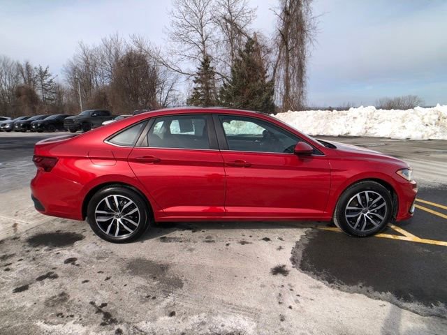 Used 2025 Volkswagen Jetta SE image 6