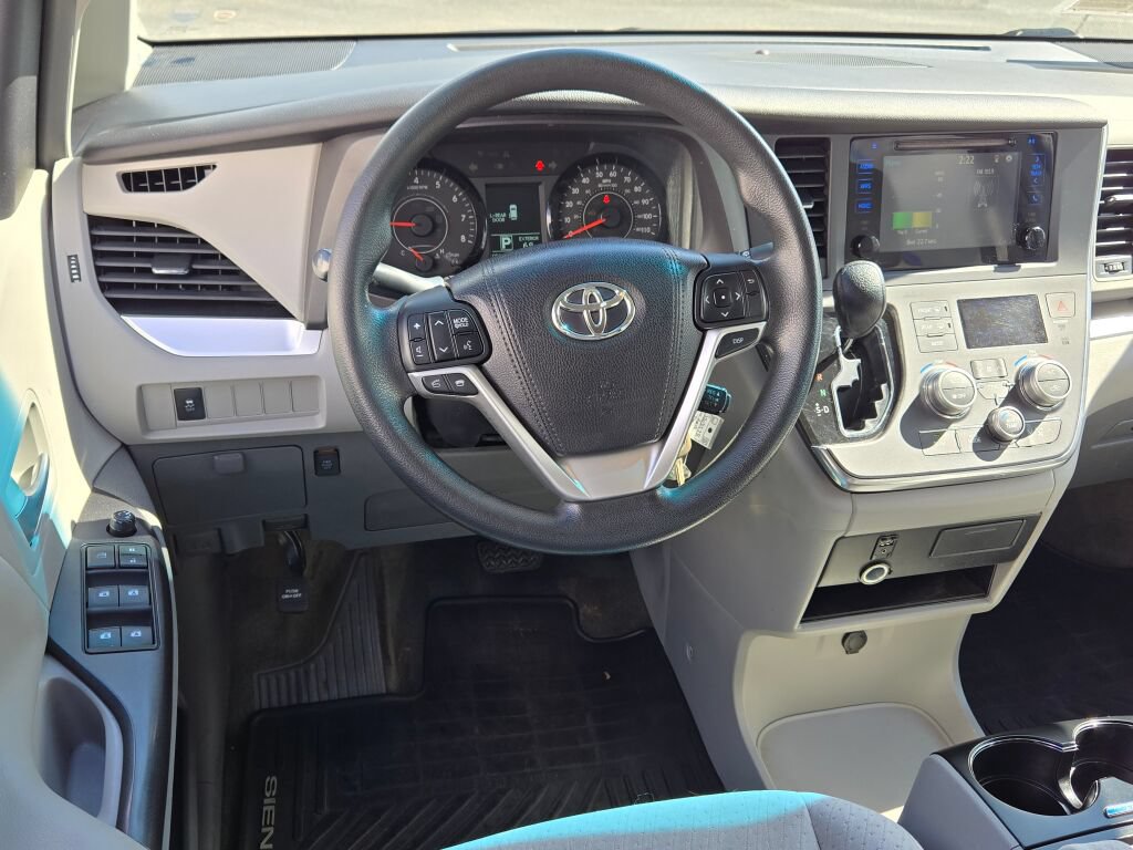 Used 2015 Toyota Sienna LE FWD image 15