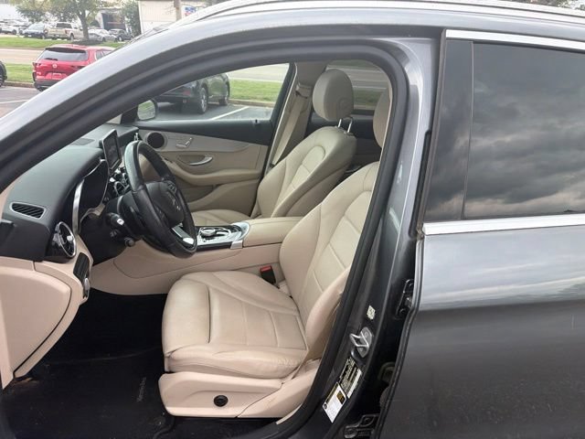 Used 2017 Mercedes-Benz GLC 300 4MATIC image 2