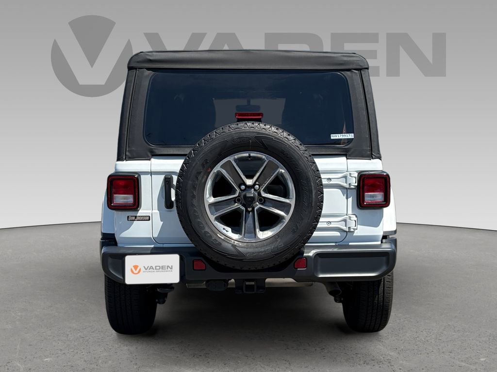 Used 2022 Jeep Wrangler Unlimited Sahara w/ Cold Weather Group AWD/4WD image 17