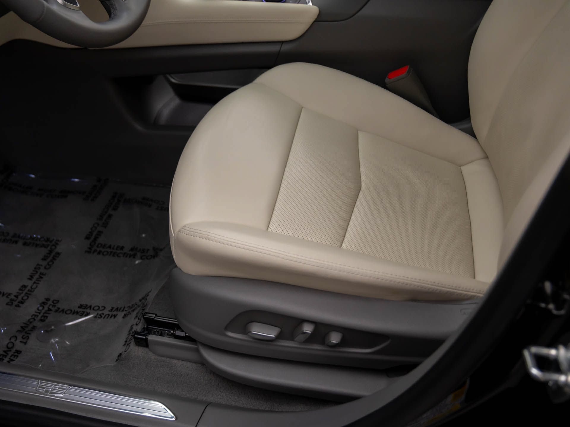 Certified 2025 Cadillac XT5 Premium Luxury w/ LPO, Floor Liner Package AWD/4WD image 16
