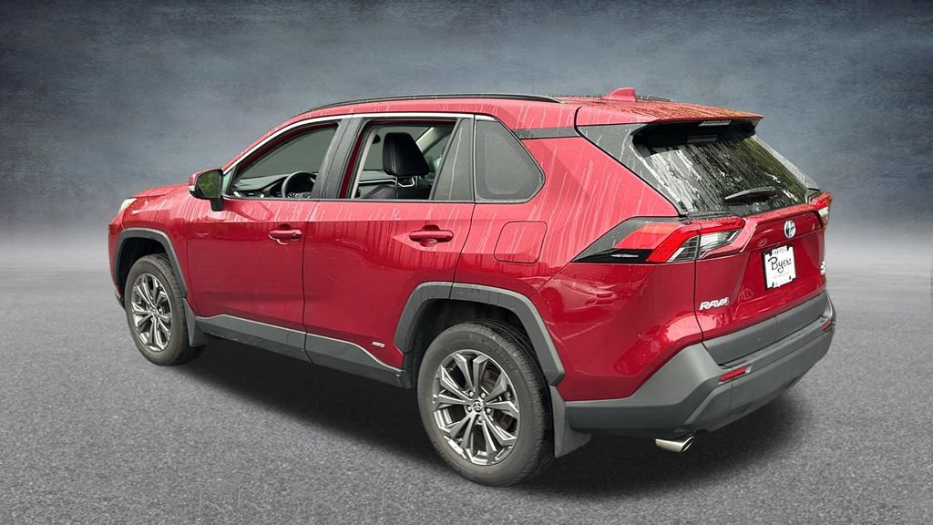 Used 2022 Toyota RAV4 XLE Premium AWD/4WD image 6