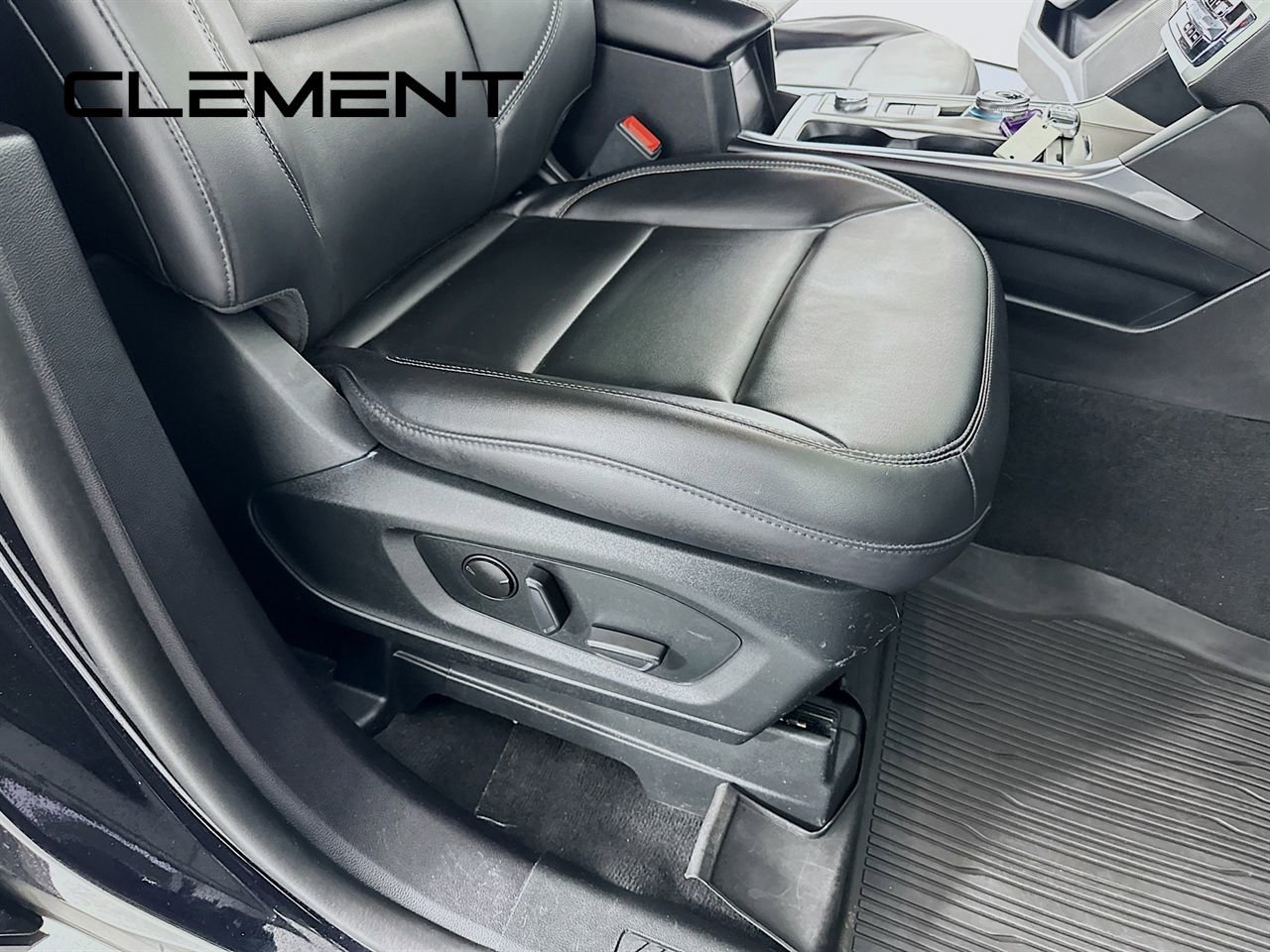 Certified 2022 Ford Explorer XLT w/ Equipment Group 202A image 34