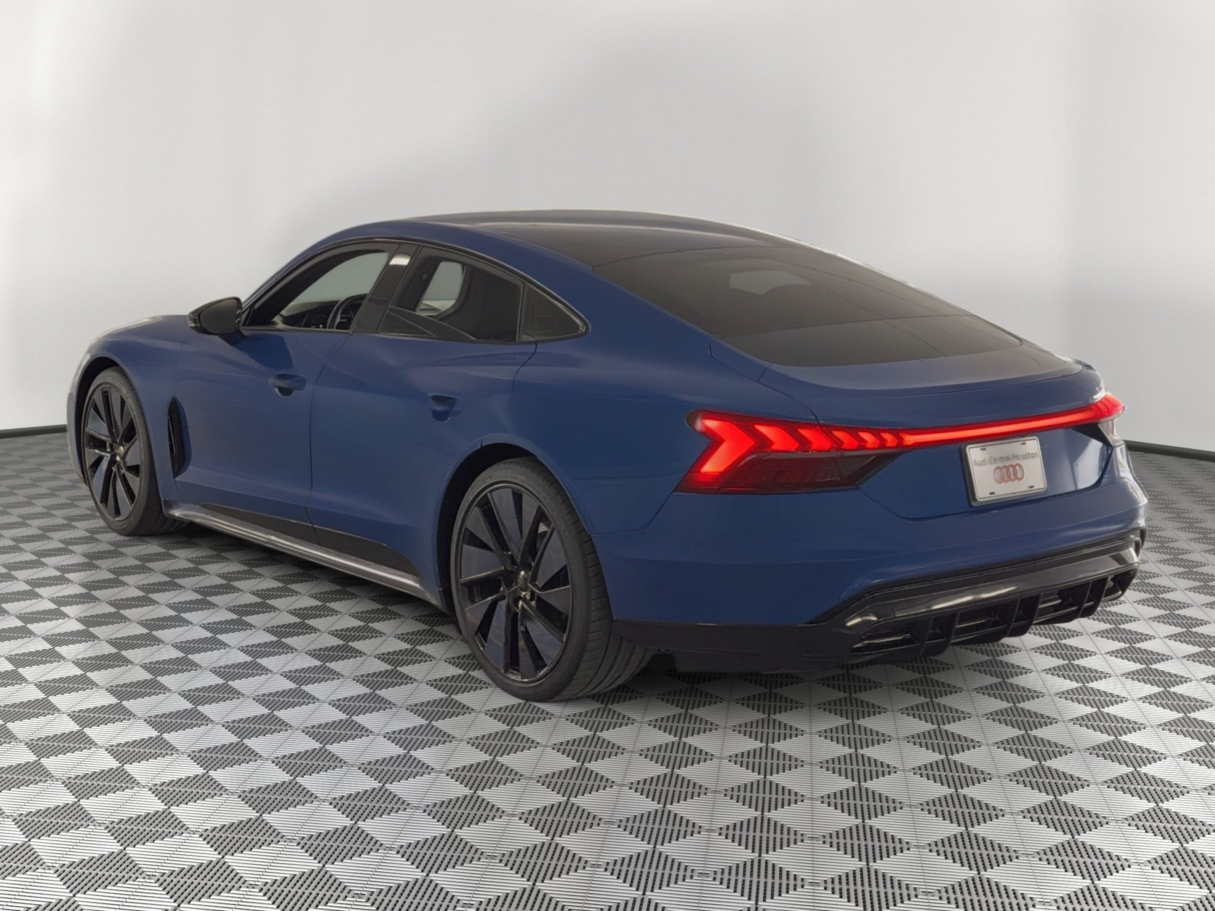 Used 2022 Audi e-tron GT Prestige w/ Prestige Package image 3