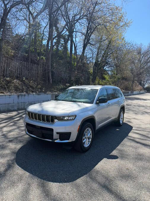 Used 2022 Jeep Grand Cherokee L Laredo w/ Luxury Tech Group I AWD/4WD image 3