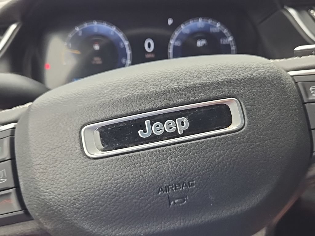 Certified 2023 Jeep Grand Cherokee Limited w/ Black Appearance Package AWD/4WD image 23
