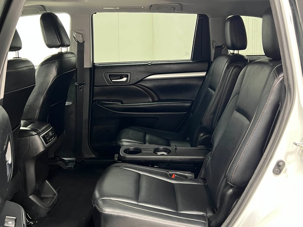 Used 2018 Toyota Highlander XLE AWD/4WD image 30