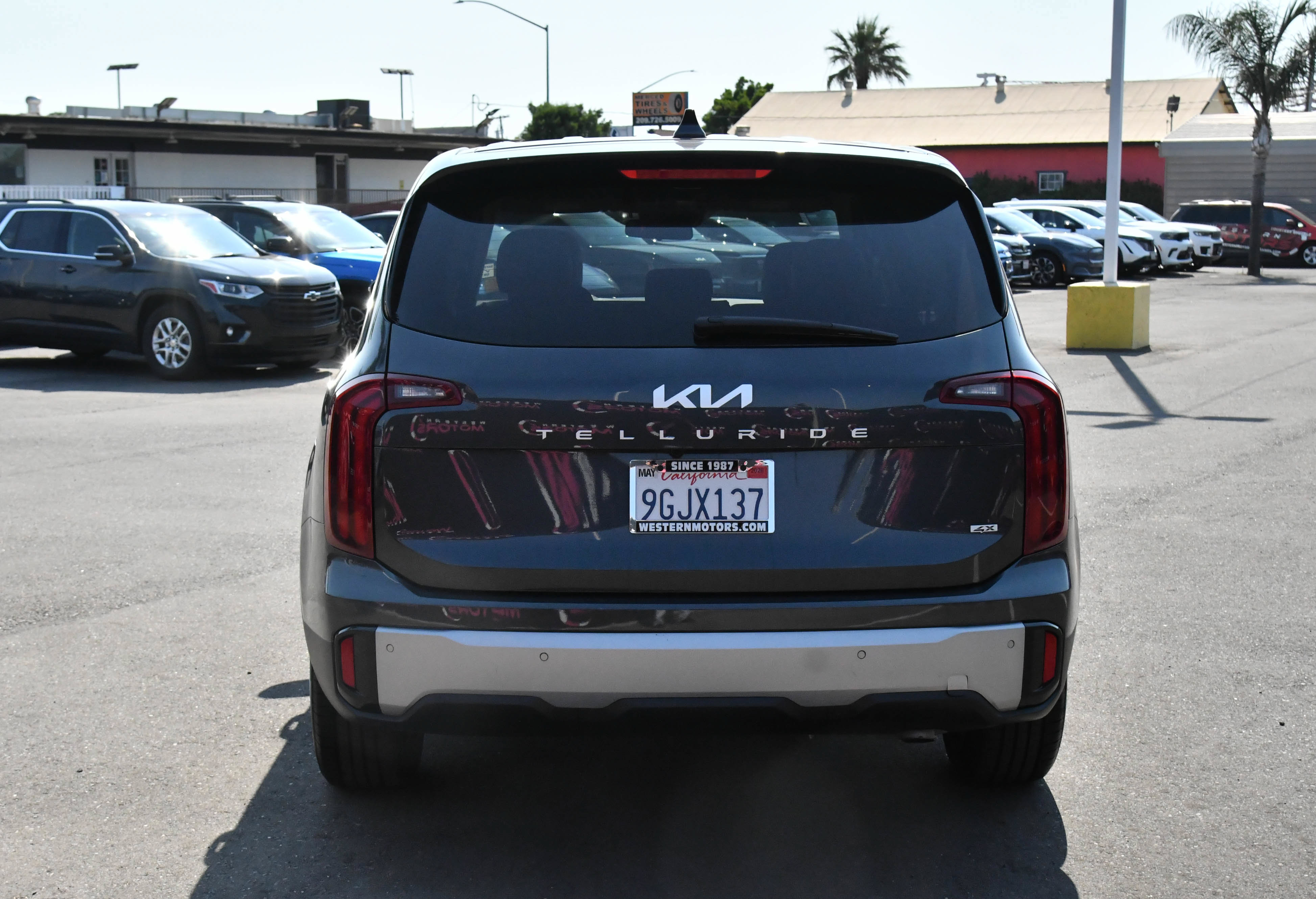 Used 2023 Kia Telluride LX AWD/4WD image 7