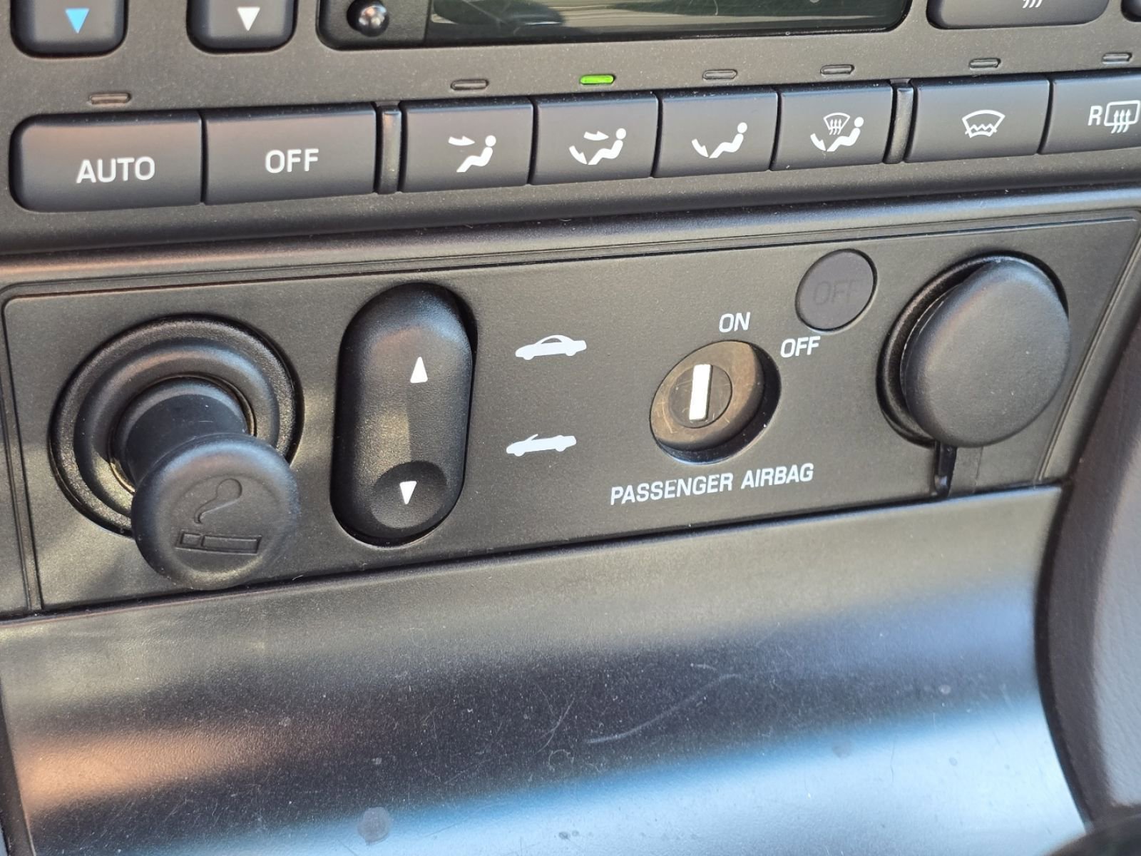 Used 2002 Ford Thunderbird image 18