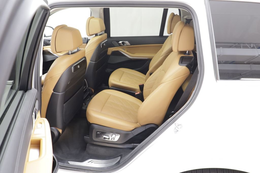 Certified 2023 BMW X7 xDrive40i w/ Premium Package AWD/4WD image 16