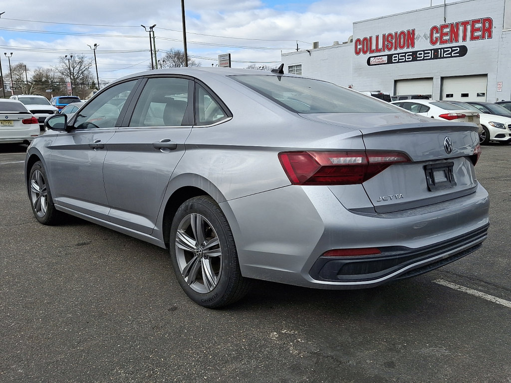 Used 2024 Volkswagen Jetta SE image 3