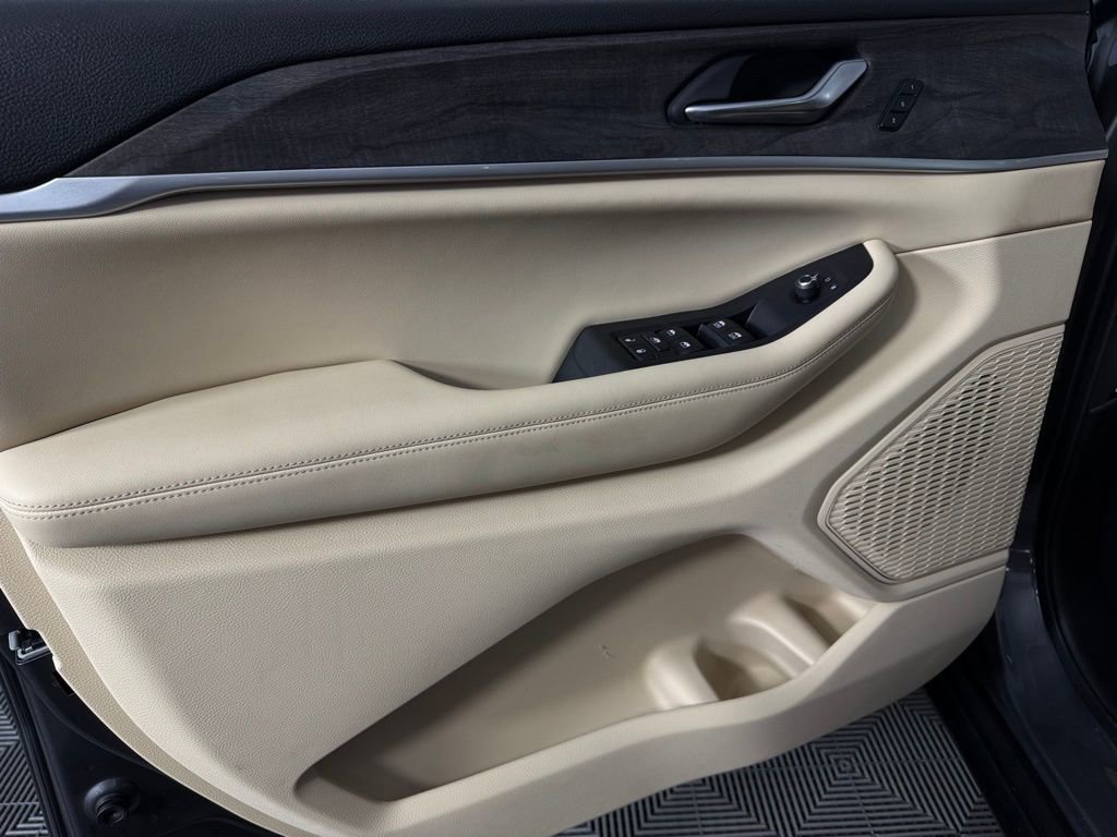 Certified 2023 Jeep Grand Cherokee Limited w/ Black Appearance Package image 25