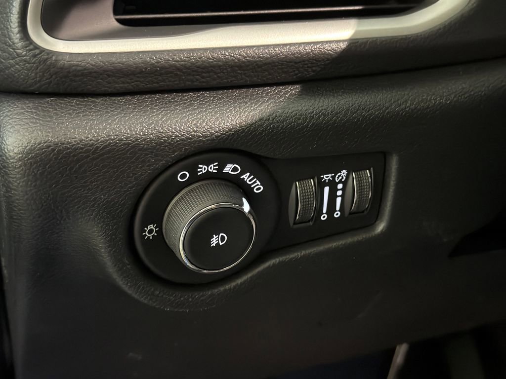 New 2026 Chrysler Pacifica Select image 13