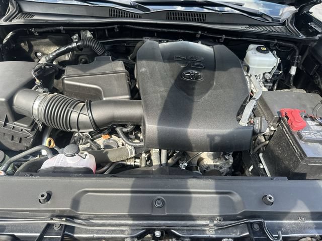 Used 2023 Toyota Tacoma TRD Off-Road w/ Technology Package AWD/4WD image 19