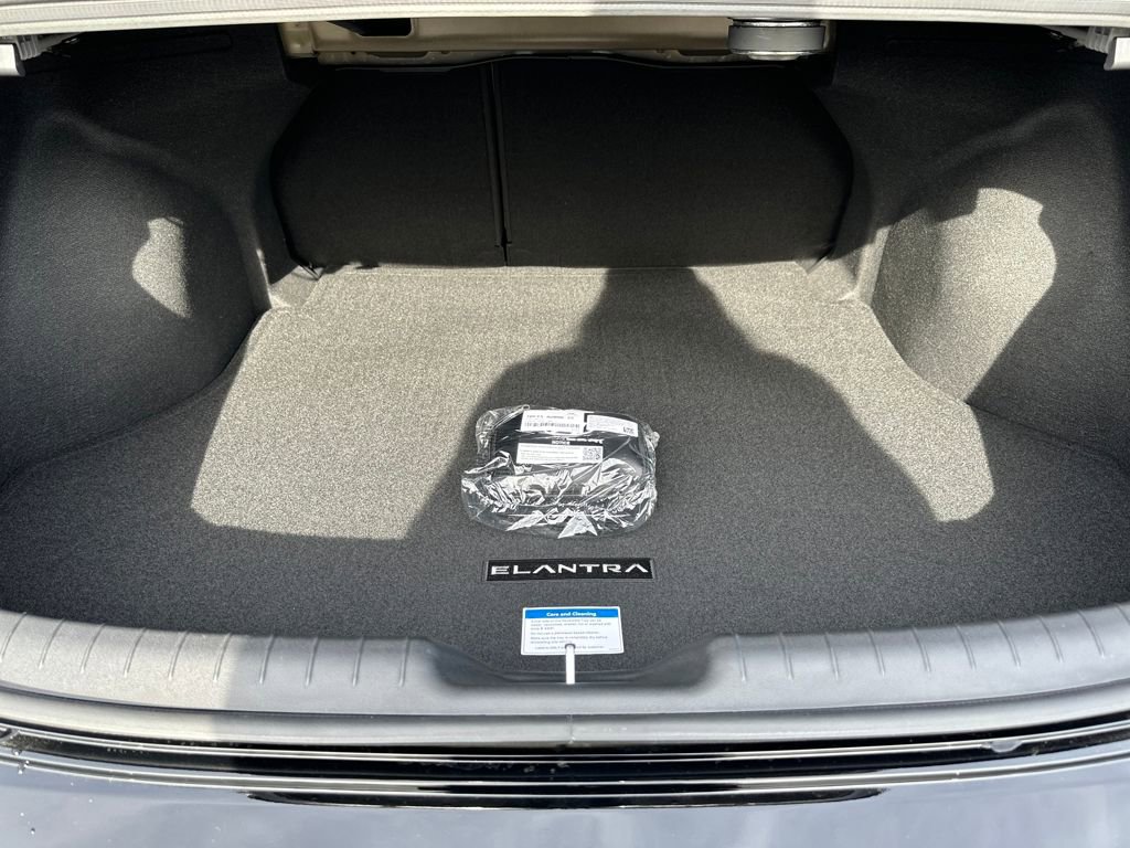 New 2026 Hyundai Elantra Limited image 17