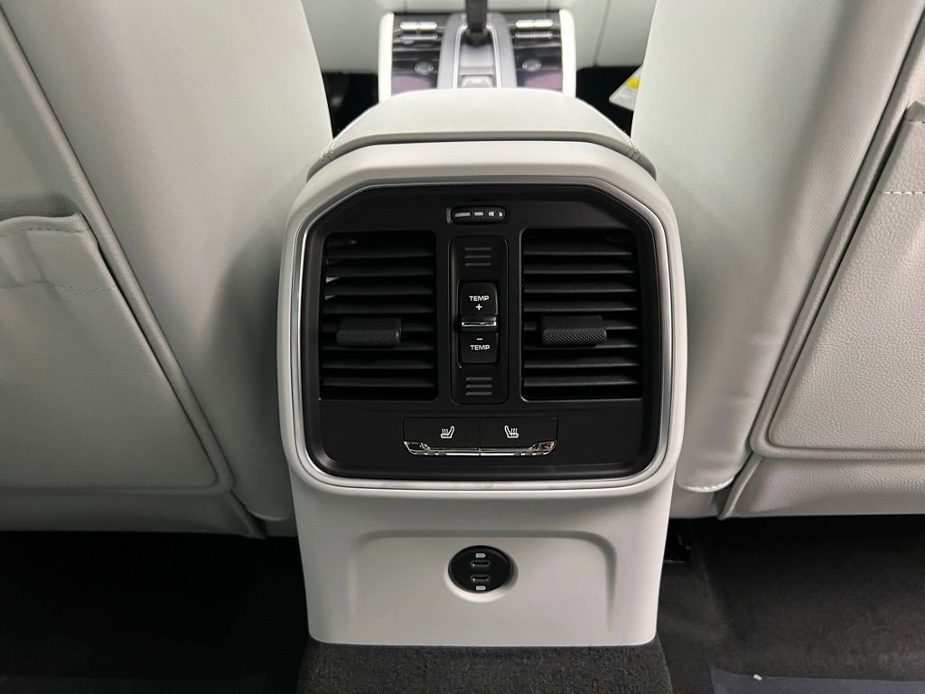 New 2026 Porsche Macan image 17