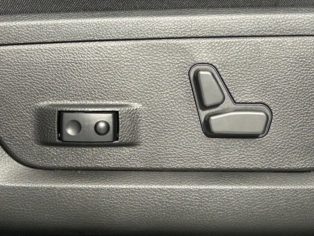 Used 2022 RAM 3500 Laramie w/ Max Tow Package image 12