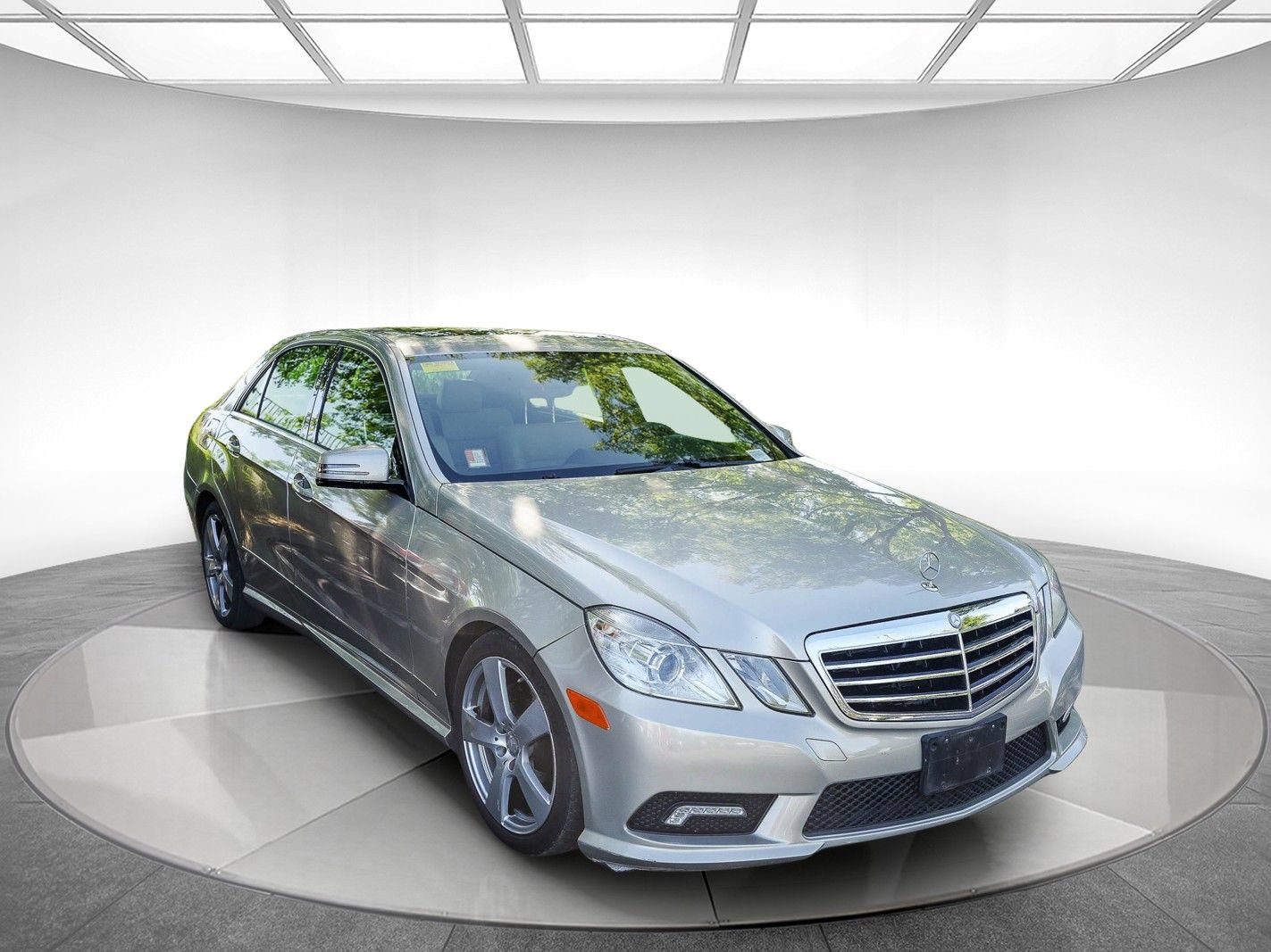 Used 2011 Mercedes-Benz E 350 Sedan image 2