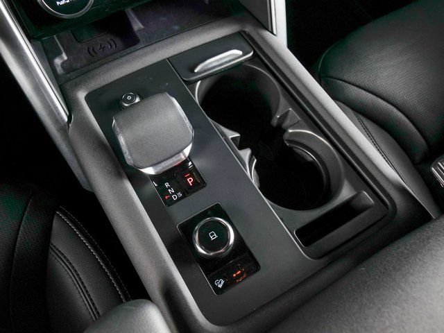 Certified 2025 Land Rover Discovery Dynamic SE AWD/4WD image 13