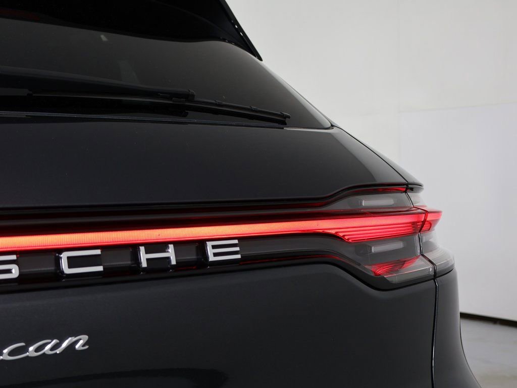 Certified 2025 Porsche Macan image 13