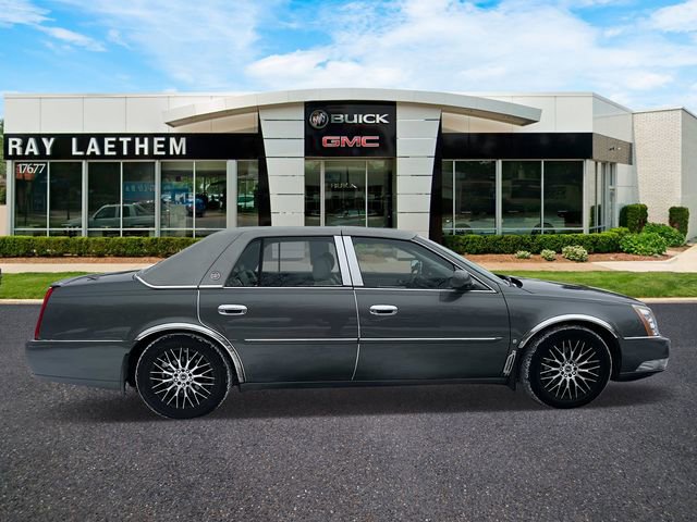 Used 2006 Cadillac DTS w/ Trunk Convenience Package image 6