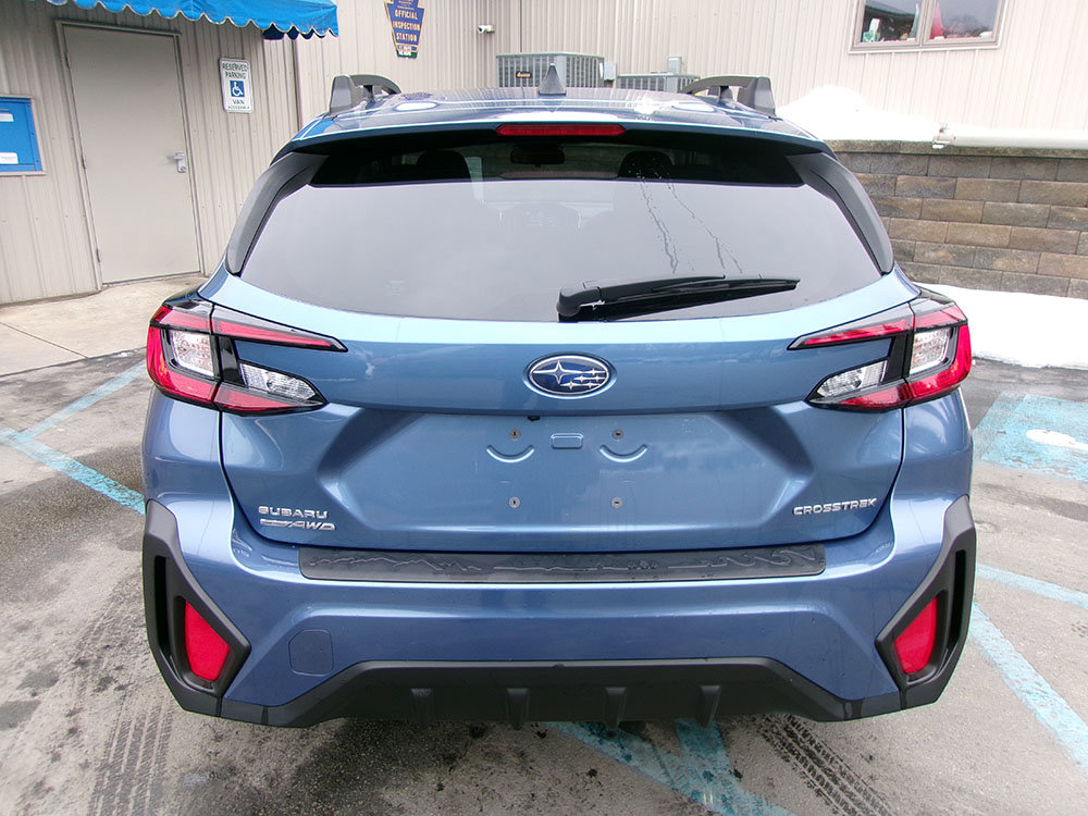 Used 2024 Subaru Crosstrek 2.0i Premium AWD/4WD image 4