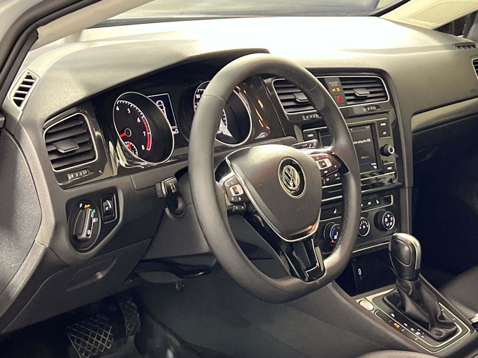 Used 2021 Volkswagen Golf 4-Door FWD image 17