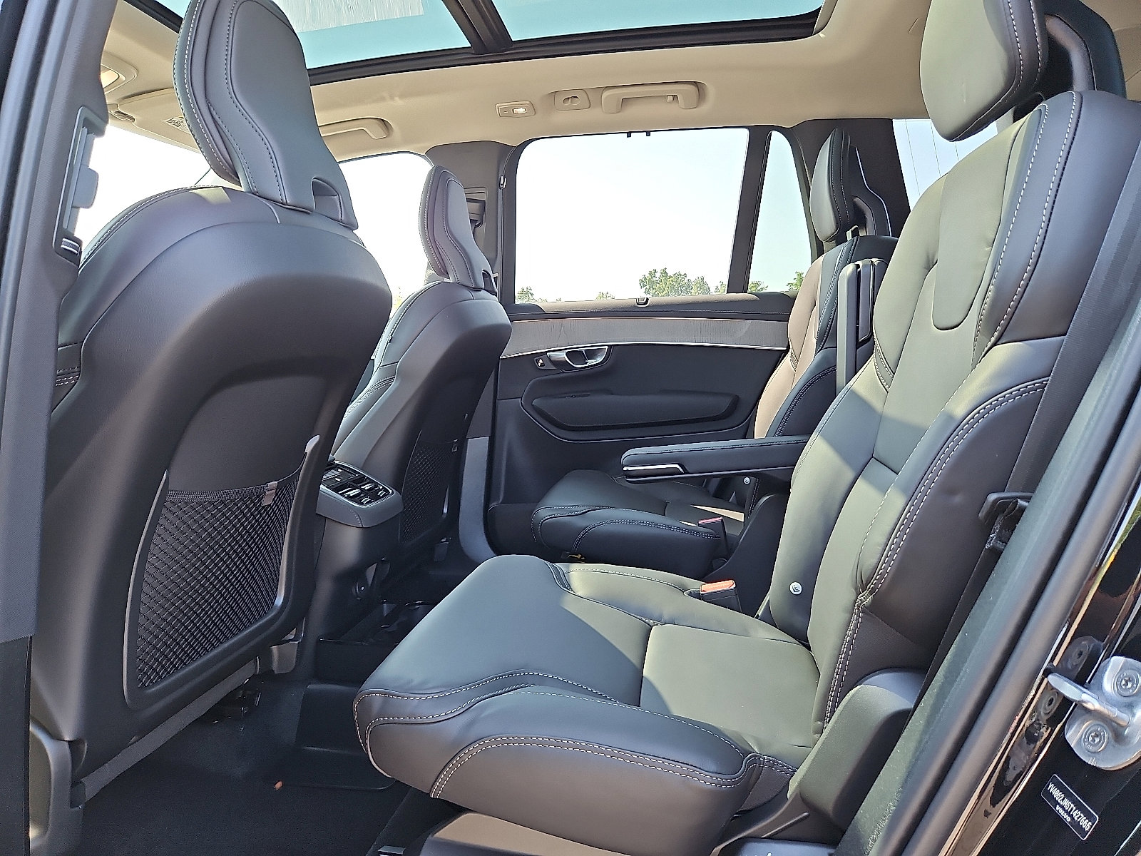 New 2026 Volvo XC90 B6 Ultra image 8