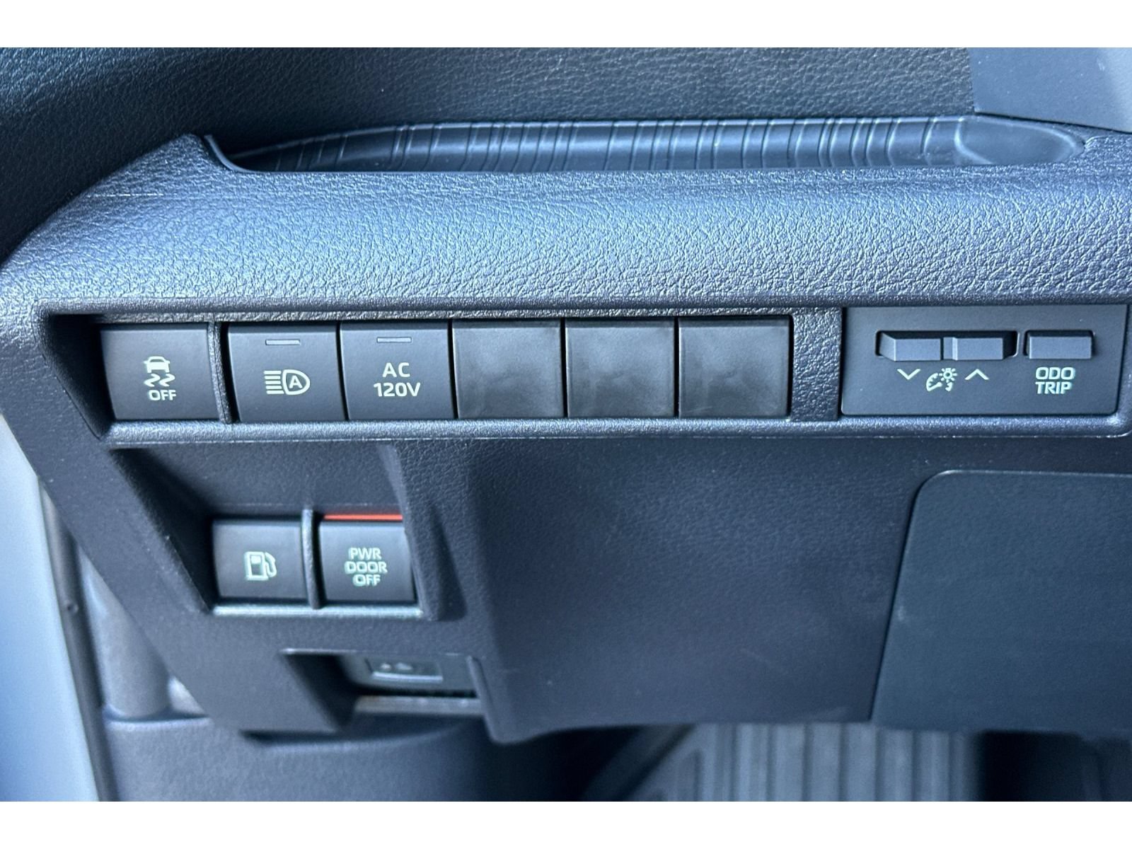 Used 2026 Toyota Sienna XSE AWD/4WD image 32