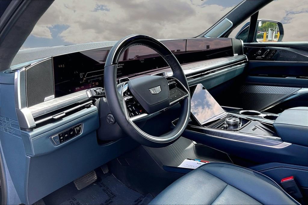Certified 2025 Cadillac Escalade IQ Luxury 2 w/ LPO, Premium Carpet Package AWD/4WD image 17