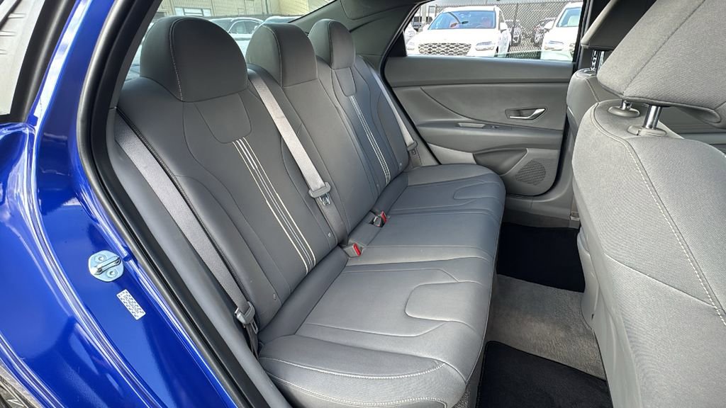 Used 2023 Hyundai Elantra SEL image 13