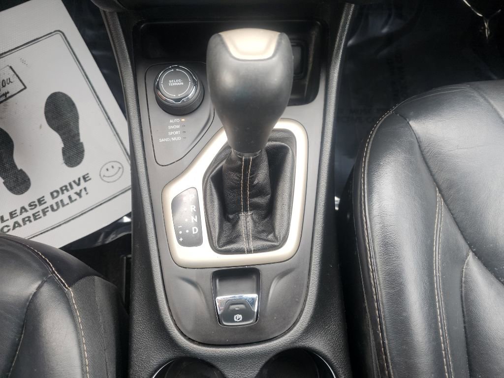 Used 2016 Jeep Cherokee Limited image 31