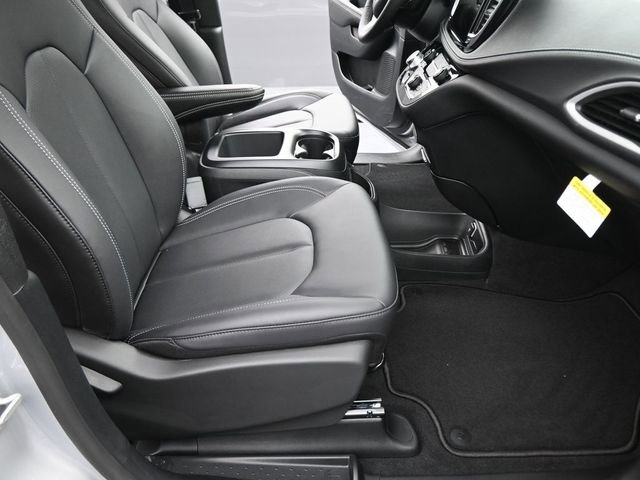 New 2026 Chrysler Pacifica Select image 22