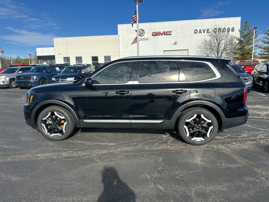 Used 2023 Kia Telluride EX w/ EX Captain's Chair Package image 11