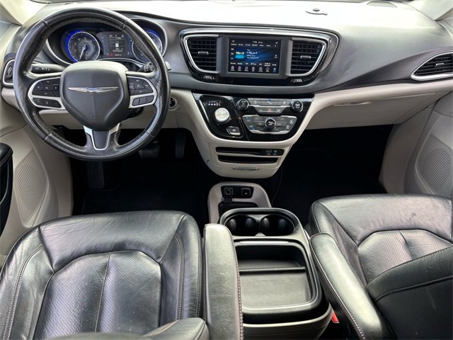 Used 2020 Chrysler Pacifica Touring-L image 9