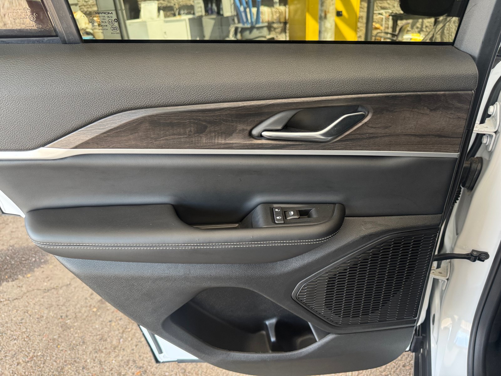 Used 2026 Jeep Grand Cherokee Altitude AWD/4WD image 24