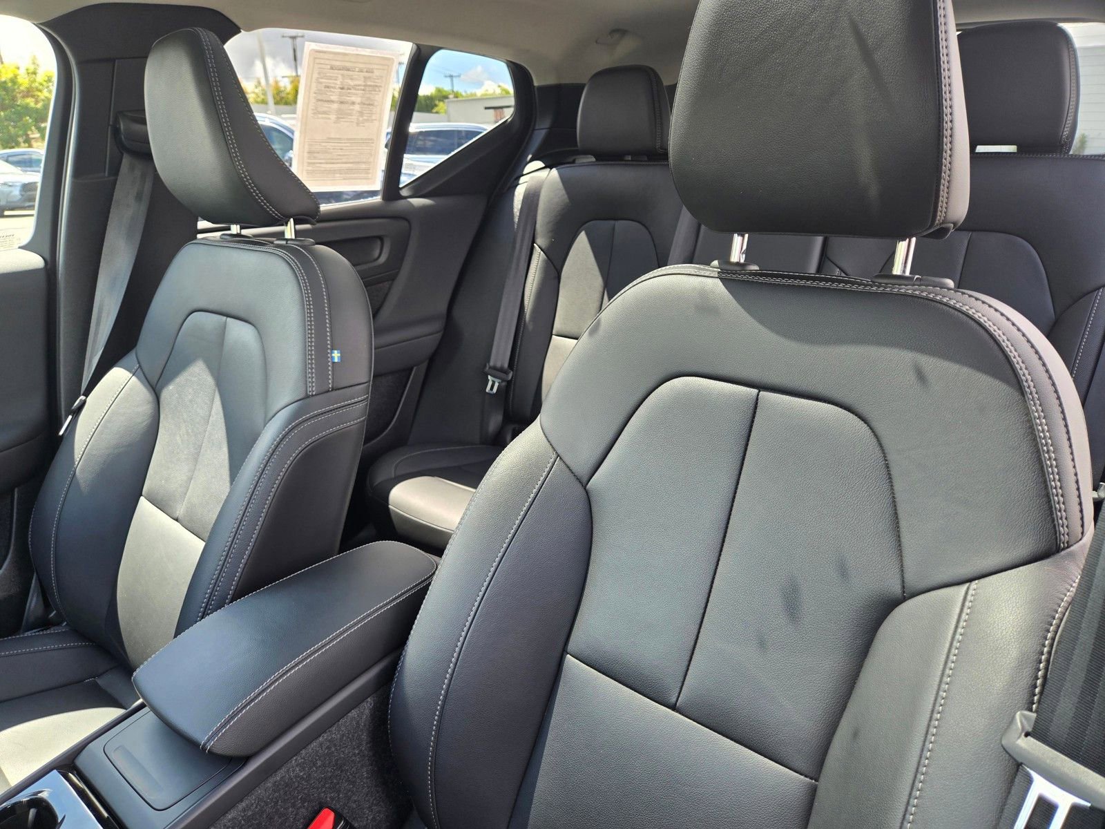 Certified 2025 Volvo XC40 B5 Plus AWD/4WD image 13