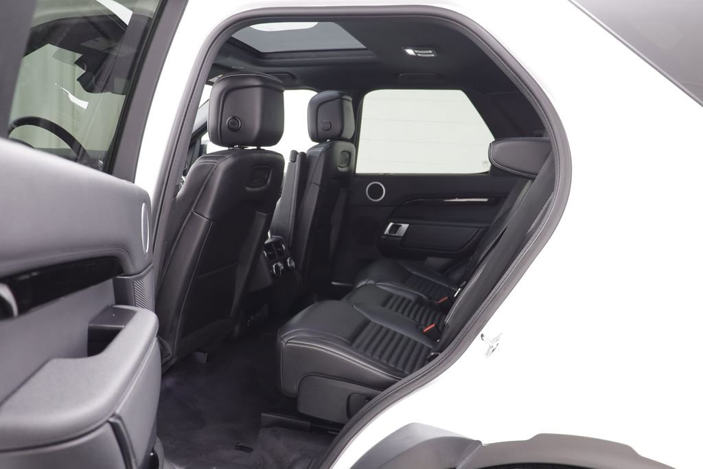 Used 2025 Land Rover Discovery S image 16