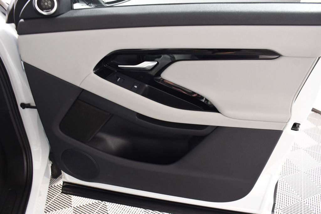 Used 2024 Land Rover Range Rover Evoque S image 18