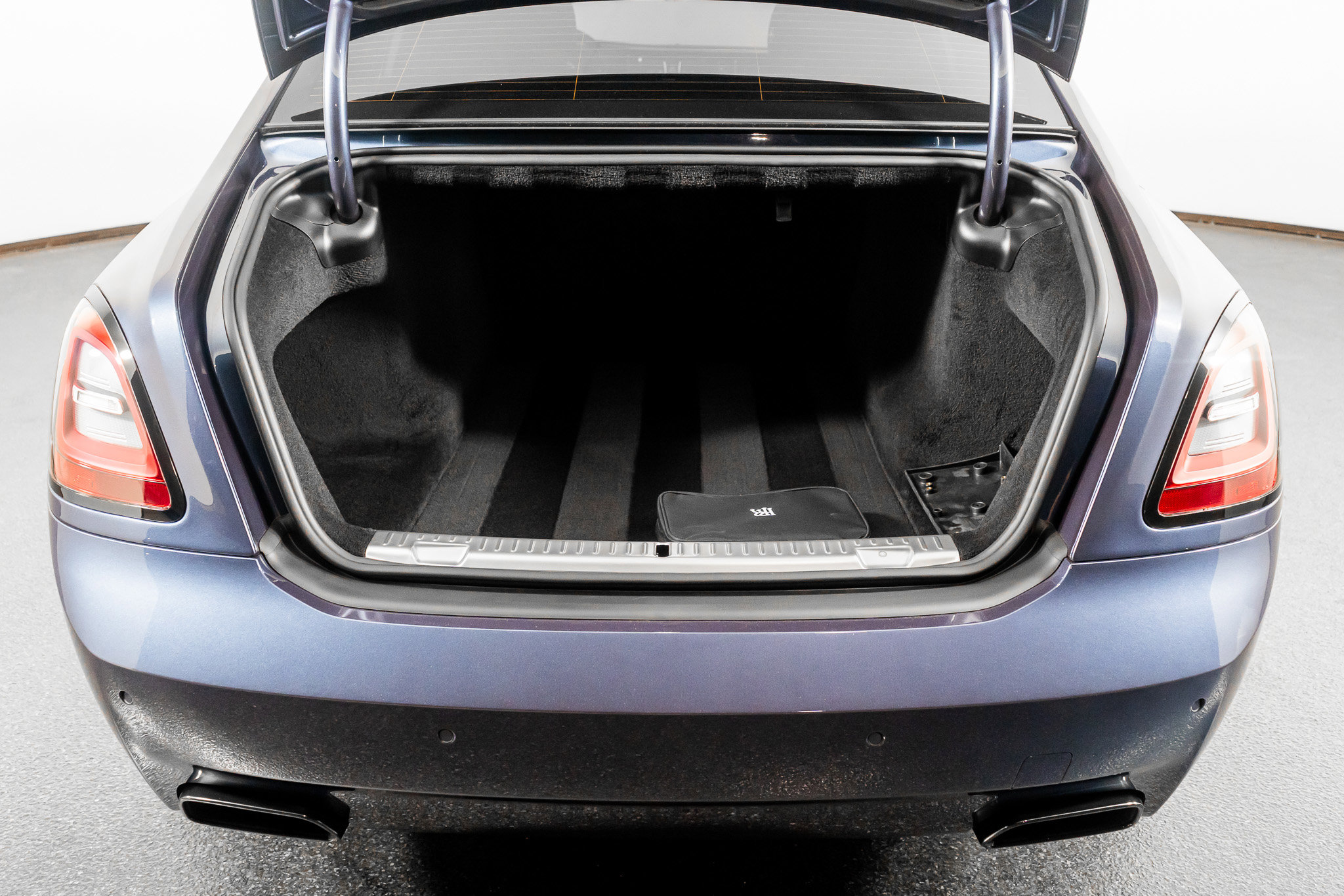 Used 2024 Rolls-Royce Ghost Black Badge w/ Black Badge Ghost Package image 59