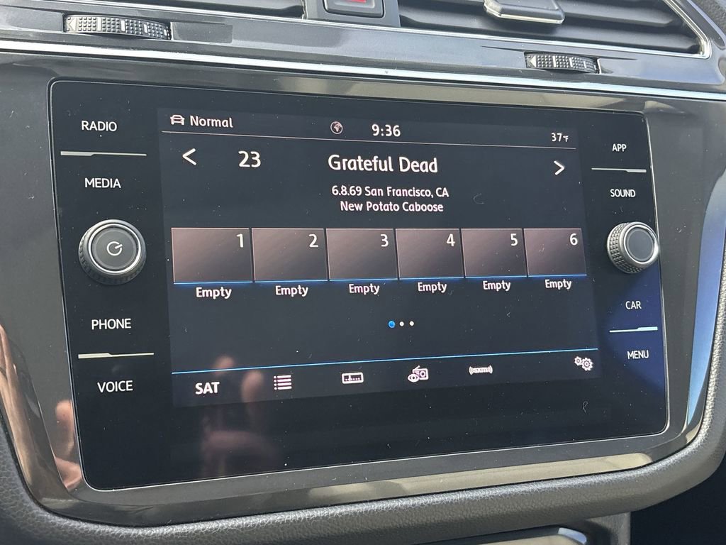 Used 2020 Volkswagen Tiguan SE w/ Panoramic Sunroof Package image 15