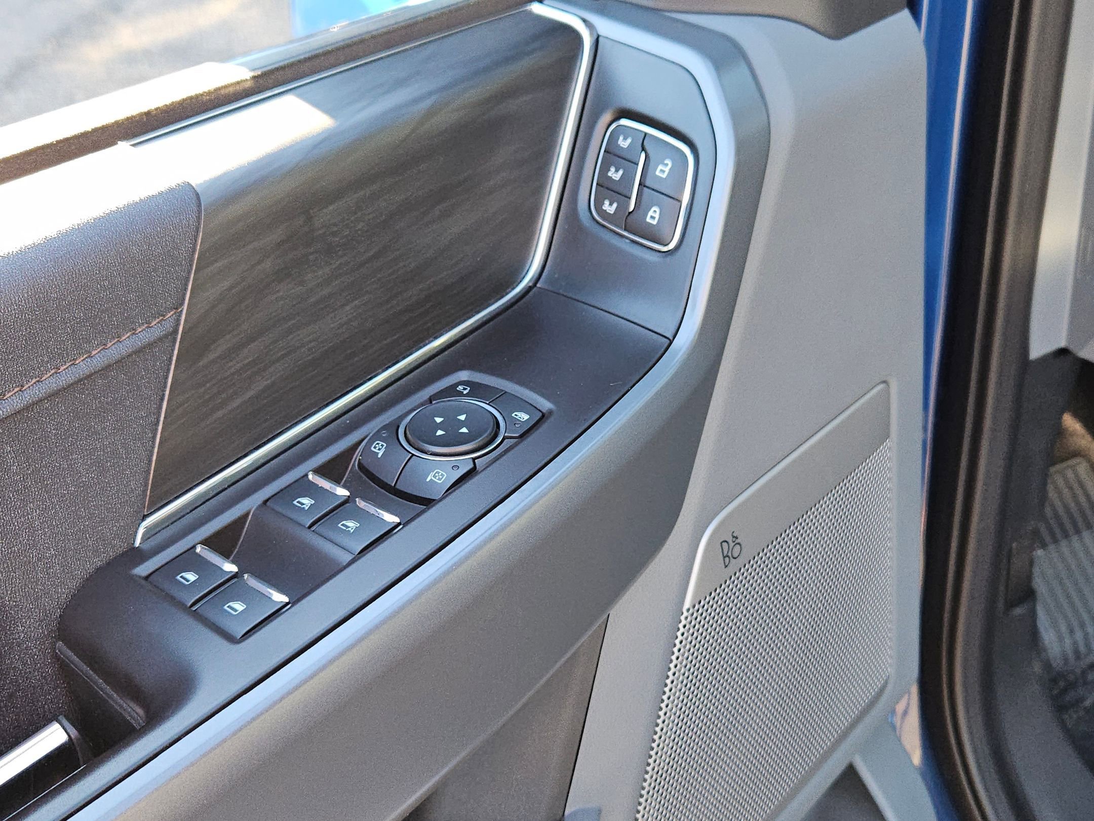 Certified 2024 Ford F150 Lariat w/ FX4 Off-Road Package image 11