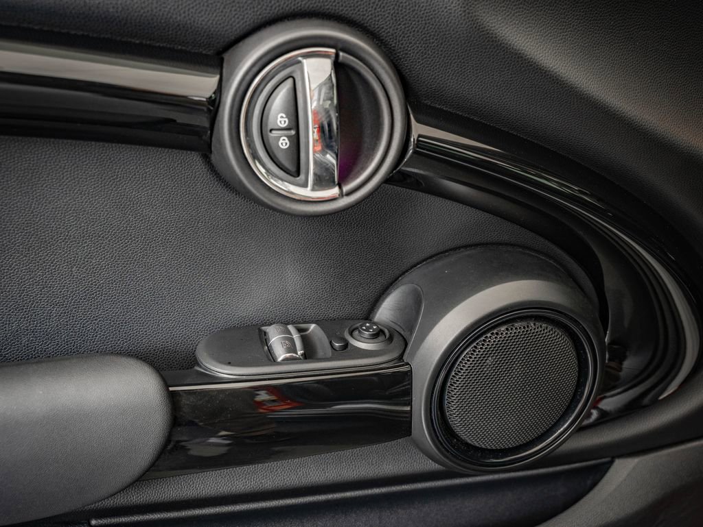 Used 2019 MINI Cooper 2-Door Hardtop FWD image 23