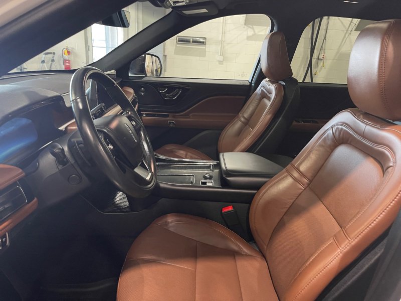 Used 2023 Lincoln Aviator Reserve w/ Equipment Group 201A image 9